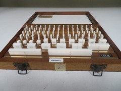 Mitutoyo Ceramic Gage Block Set – 81 pcs. – Grade 2 English, Rectangular – PA30