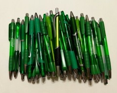 30ct Mixed Lot Misprint Retractable Click Pens: FORREST / KELLY / GREEN
