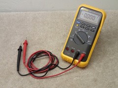 Fluke 87 III True RMS Digital Multimeter Partially Works but DC Out User Item