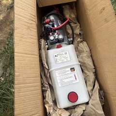 Double Acting Hydraulic Pump For Dump Trailers KTI – 12VDC – 6 Quart Reservoir