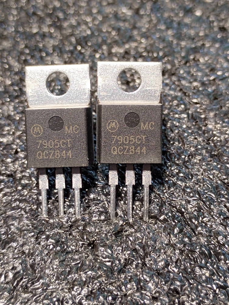 7905CT -5V Fixed Voltage Regulator RR-70dB Typical