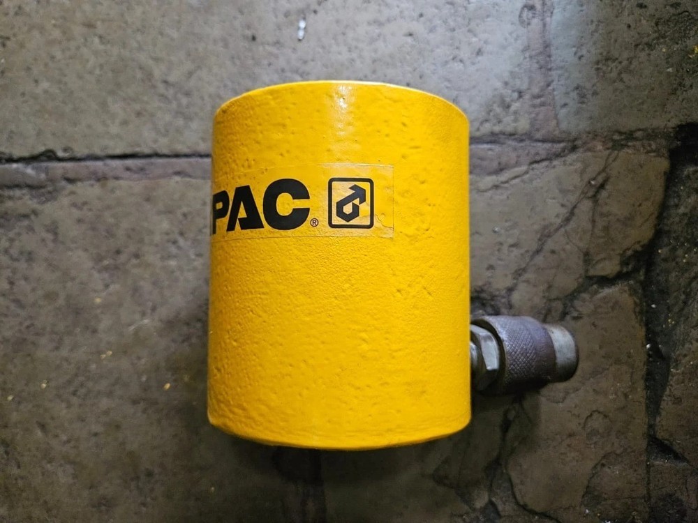 REFURBISHED Enerpac RCS302, 32.4 ton Capacity, 2.44 in Stroke Hydraulic Cylinder