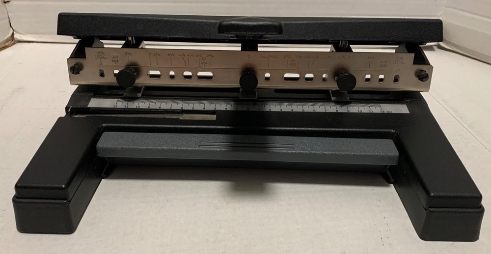Swingline 2-4 Holes 40 Pages Heavy Duty Punch Model 450