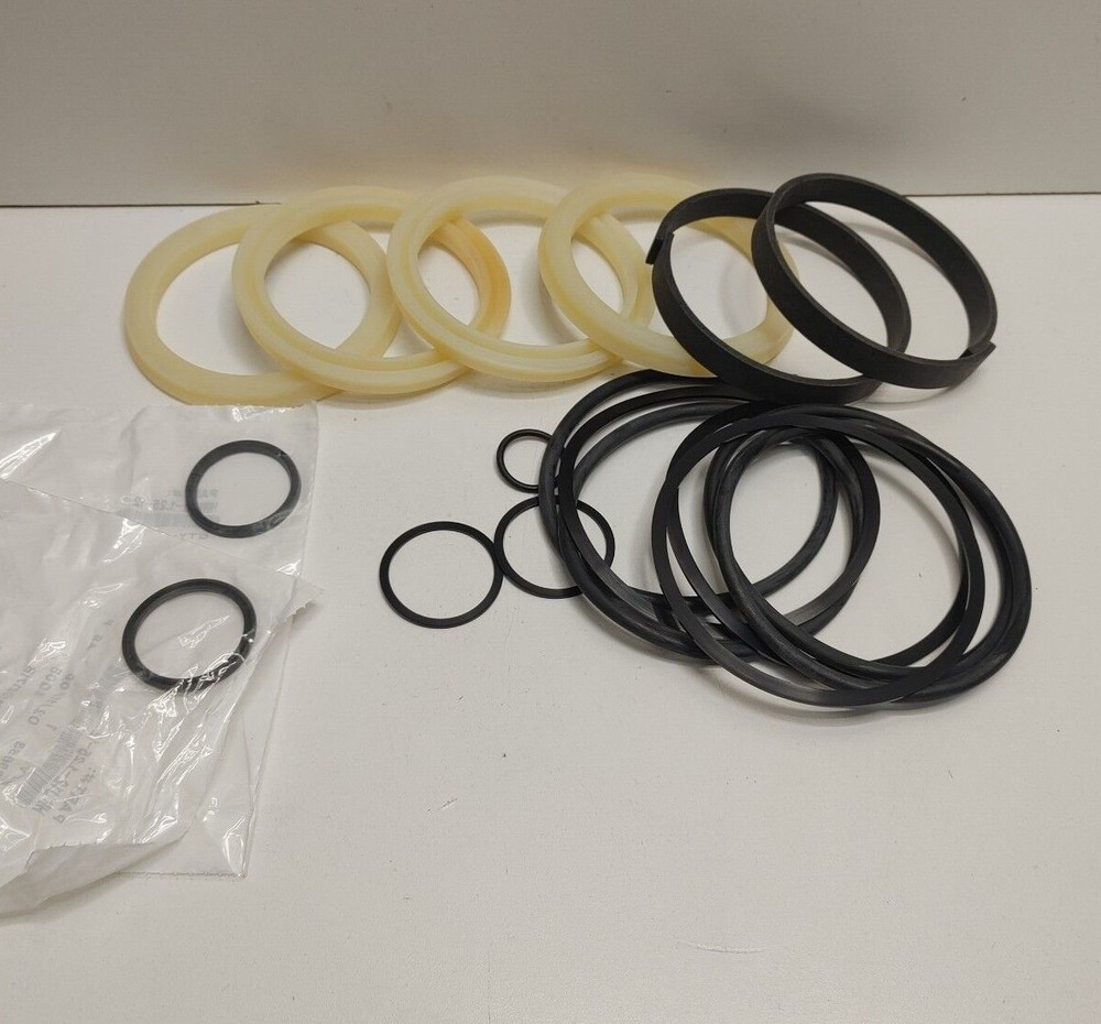 NEW OLD STOCK! JOHN DEERE HYDRAULIC CYLINDER REPAIR KIT AHC-15917