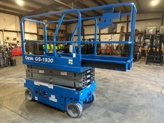 2014 GENIE GS-1930 ELECTRIC SCISSOR LIFT NARROW WIDTH VERTICAL GENIE MANLIFT