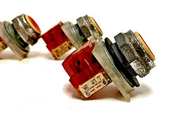 SQUARED D PUSH BUTTON TYPE: 9001, TYPE: KA-3 SER:J, RED (LOT OF 4)