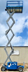 GENIE GS-3369RT 4 WHEEL DRIVE DIESEL POWERED SCISSOR LIFT ROUGH TERRAIN SCISSOR
