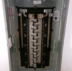 Eaton BRP30L200G 200A Main Lug Load Center 30 Spaces 60 Circuits S7