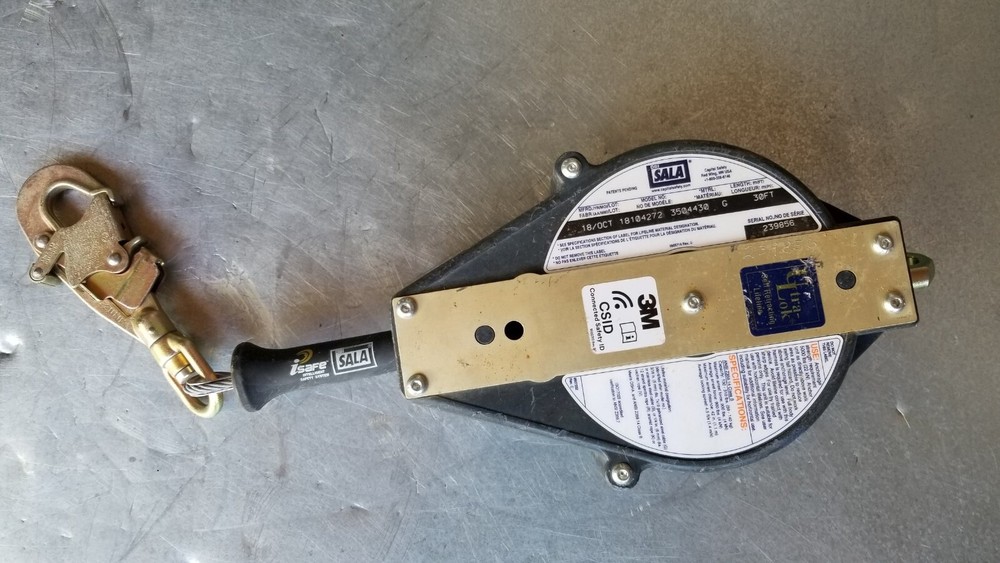3M DBI-SALA 30 foot self retracting lifeline 3504430 Fall Protector