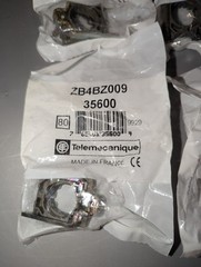 NEW LOT OF 4 TELEMECANIQUE ZB4BZ009 LATCHES 35600