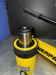 ENERPAC SCH202H Hollow Hydraulic Cylinder Pump Set RCH202 P392 HC7206 GF813P