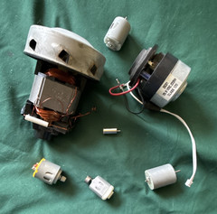 Small assorted electric motors, mostly working, some possibly broken