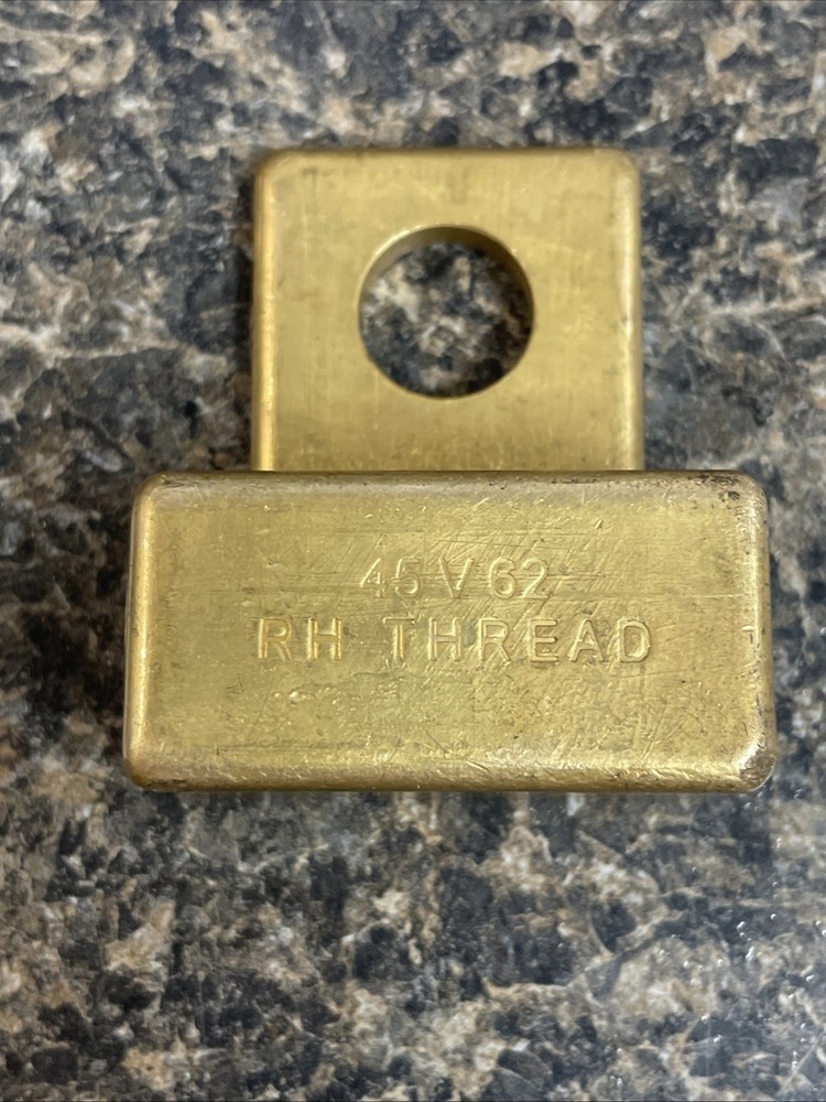 R.H. Thread 45V62 Threaded Fitting