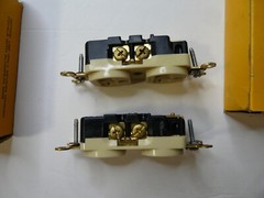 Hubbell HBL53521 Ivory Duplex Receptacle 125V 20A 2 pole 3 wire grounding