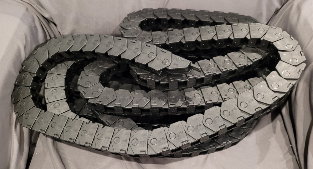 IGUS CABLE HOSE CARRIER FLEX TRACK B17.1.048 24 Feet Long 1.5″W 1″H
