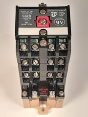 Allen Bradley 700-P400A1 AC 12 Pole Relay 10A 600V Type P