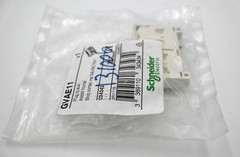 SCHNEIDER ELECTRIC GVAE11 PLUG IN AUXILIARY/AUX CONTACT BLOCK 034343 LOT OF 4PCS