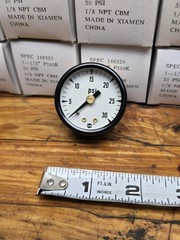 Lot Of 10 US GAUGE 30psi Pressure Gauges 1-1/2″ NEW 1/8 Center Back Mount
