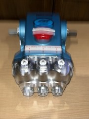 CAT PUMPS Plunger Pump 4 GPM 2200 PSI 1/2″Inlet 3/8″ Discharge Blue/Silver 310