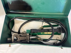 GREENLEE 800 HYDRAULIC CABLE BENDER WITH GREENLEE 1725 HYDRAULIC FOOT PUMP