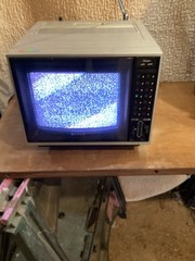 SONY Trinitron Color TV Receiver Model NO. KV-8100. Powers Up