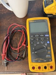 Fluke 789 Handheld ProcessMeter True RMS CAT III Digital Multimeter w/ Leads