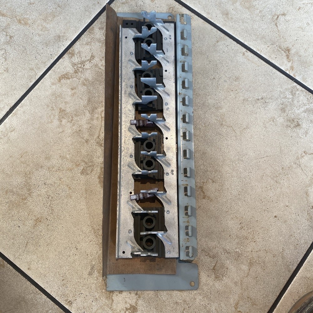 CROUSE HINDS BUSS BAR 125AMP MAX. 120/240V 1PH 12 SPC + 2 MAIN.