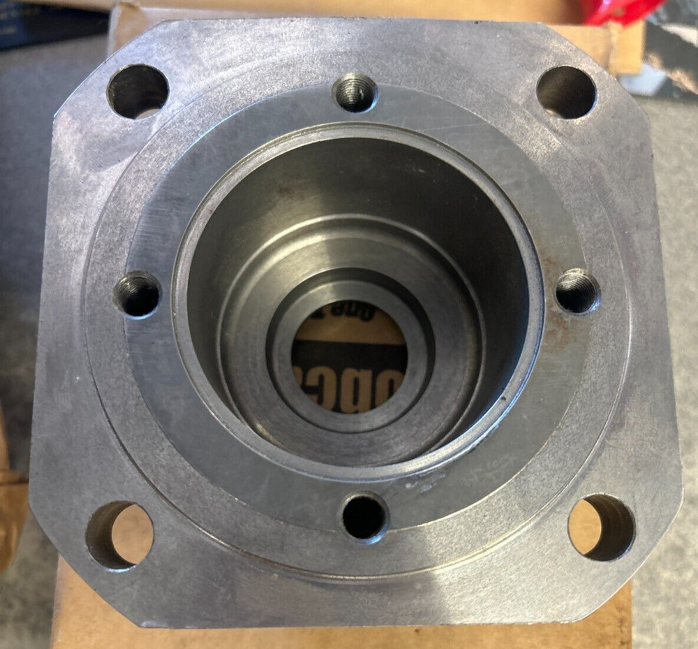NEW BOBCAT OEM DRIVE MOTOR HOUSING PART #6689097