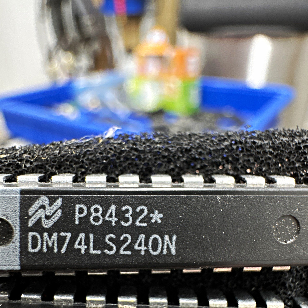 Lot of-15/National SemiconDM74LS240N DM74LS Interface IC DIP-20 Through-Hole