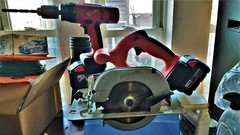 Milwaukee M18 Lithium battery to V18 Nicad tool adapter