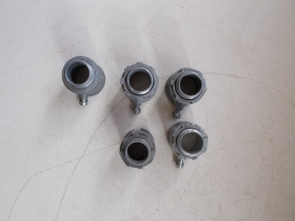 Lot of 5 Angled Set Screw Connectors 1/2″, Multiple Brands *FREE SHIPPING*