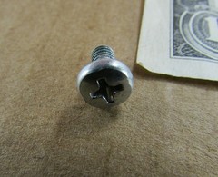 100 #8-32 x 5/16″ Short Pan Head Phillips Machine Screws, Serrated Locking Grip