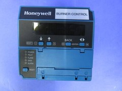 HONEYWELL BURNER CONTROL RM7895C1012 120V/ R7849A1023 AMPLIFIER/S7800A1001 KEYBO