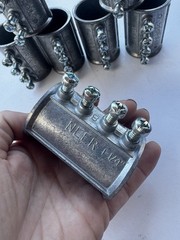Lot of 7 NEER TC-514 1-1/4″ EMT Set-Screw Couplings – Zinc Conduit Fittings
