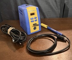 Hakko FX-951 Soldering Station with FM-2027 soldering iron