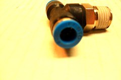 qty 2 – Festo QST-1/4-6 – 153108 Tee Fitting Push In 6mm Tube X 1/4″ npt