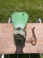 John Deere 4-Row Planter 494 495 Fertilizer Insecticide Box w/Chain B13829B Exc