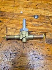 Emerson 3/8 in, 200RB 4T4, Pilot-operated, 2-way, Normally Closed Valve,