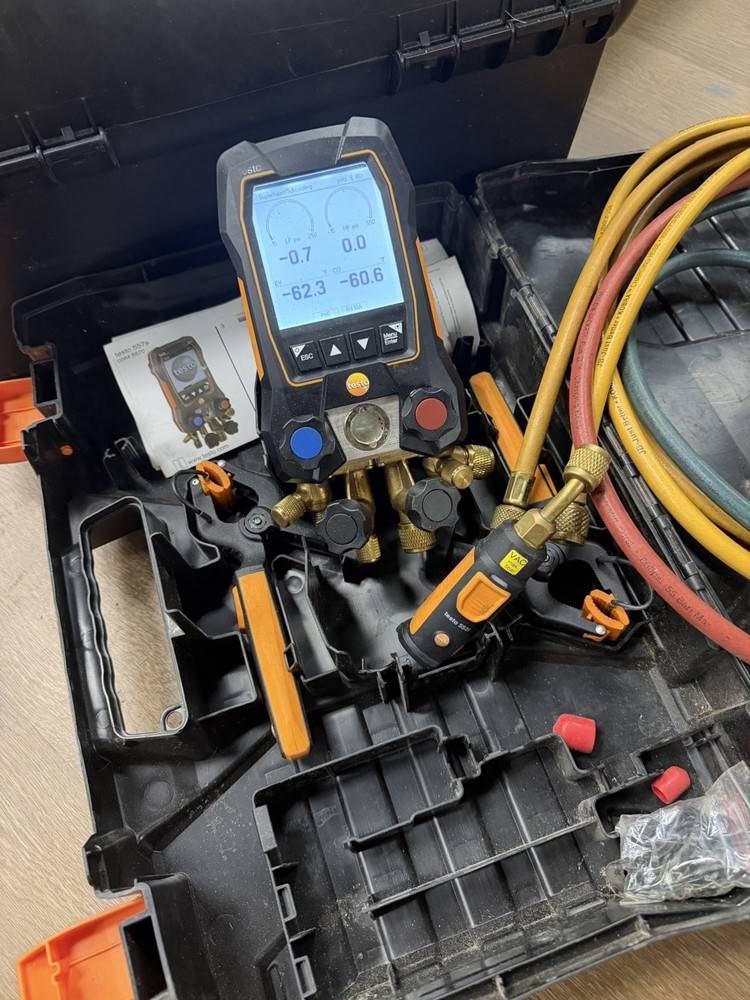 Testo 557s Smart Digital Manifold Kit Wireless Temperature Clamps & Vacuum Gauge