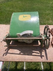 John Deere 4-Row Planter 494 495 Fertilizer Insecticide Box w/Chain B13829B Exc