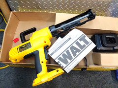 DEWALT 18V Cordless Adhesive Caulk Gun DC545 (DC545k)NEW OPEN BOX -FREE SHIPPING