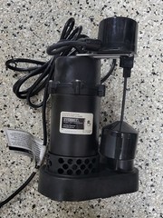 Everbilt 1/4 HP Thermoplastic Submersible Sump Pump Vertical Switch HDSP25V. NEW