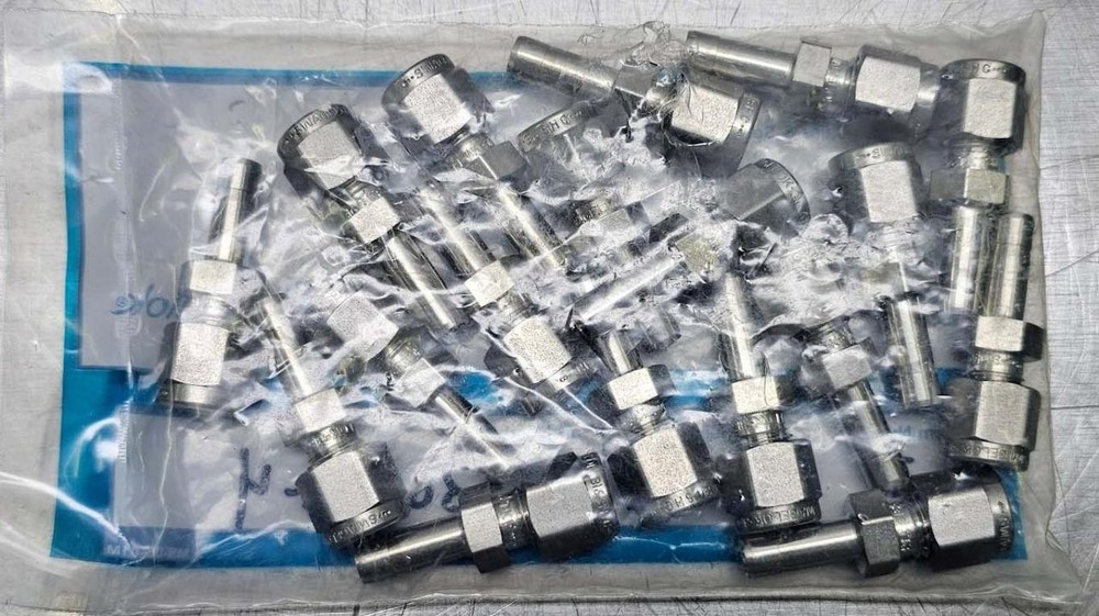 Swagelok Tube Fitting Reducer 3/16 in. Tube OD x 1/4 in. SS-300-R-4 + Lot of 18
