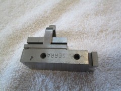 BEAUTIFUL FISH TAIL V-BLOCK W/ CLAMP – 2 1/2″ L x 1″ W x 1″H – Fine!