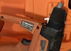 RAMSET T4 NAIL GUN KIT, GAS TOOL, CORDLESS, 2 BATTERIES, CASE AND CHARGER