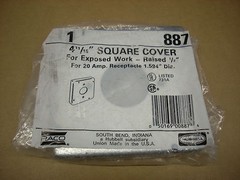 Hubbell Raco 887 4-11/16″ Square Cover Raised 1/2″ for 20Amp Receptacle New