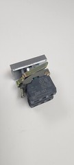 Telemecanique ZB4BZ009 Incudes 1 zbe-101 and 1 zbe-102 WITH PUSH BUTTEN