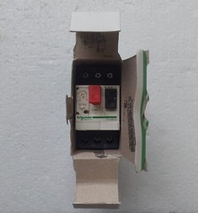 SCHNEIDER ELECTRIC GV2-ME32 Motor Circuit Breaker GV2ME32 MADE IN FRANCE