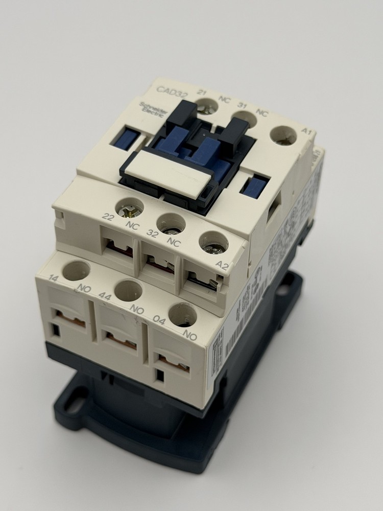 Schneider Electric CA32G7 / 120V