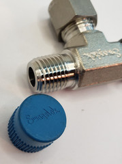 1 Swagelok Stainless Steel Male Run 3/8″ Tube x 3/8″ Male NPT SS-600-3-6TMT